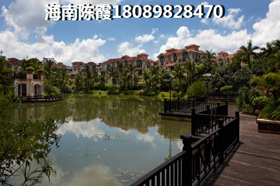 月亮边上出现像彩虹一样的叫什么